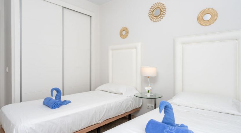 Photo of Los Naranjos Singles