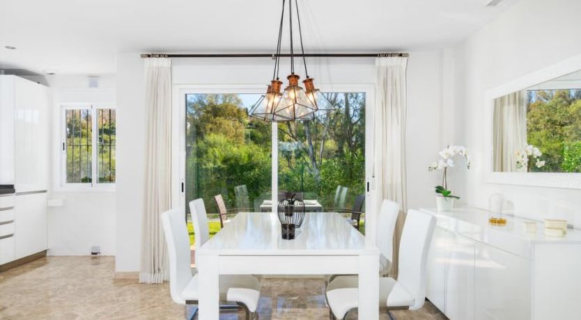 Photo of Los Naranjos Singles