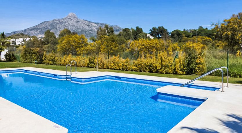 Photo of Los Naranjos Singles