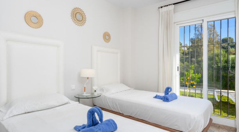 Photo of Los Naranjos Singles