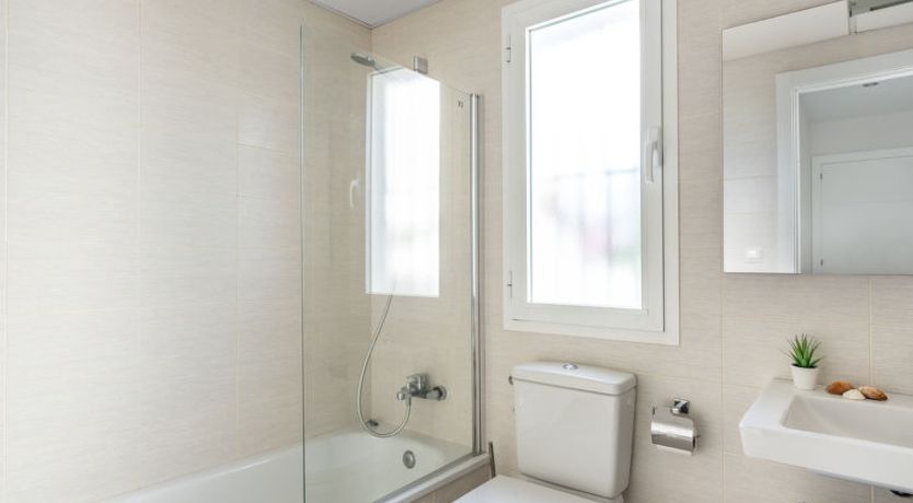 Photo of Los Naranjos Singles