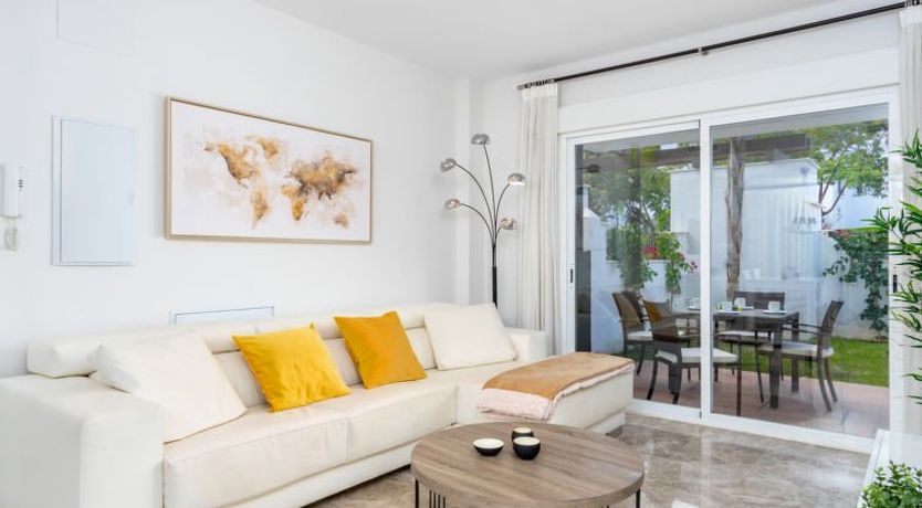 Photo of Los Naranjos Singles