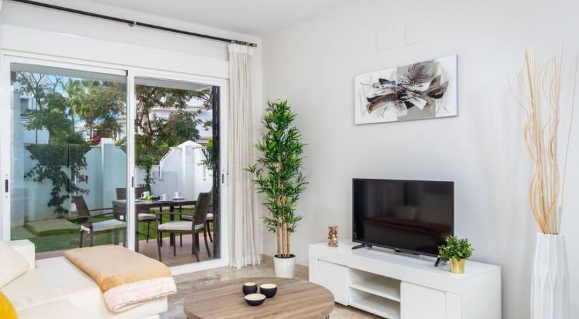 Photo of Los Naranjos Singles