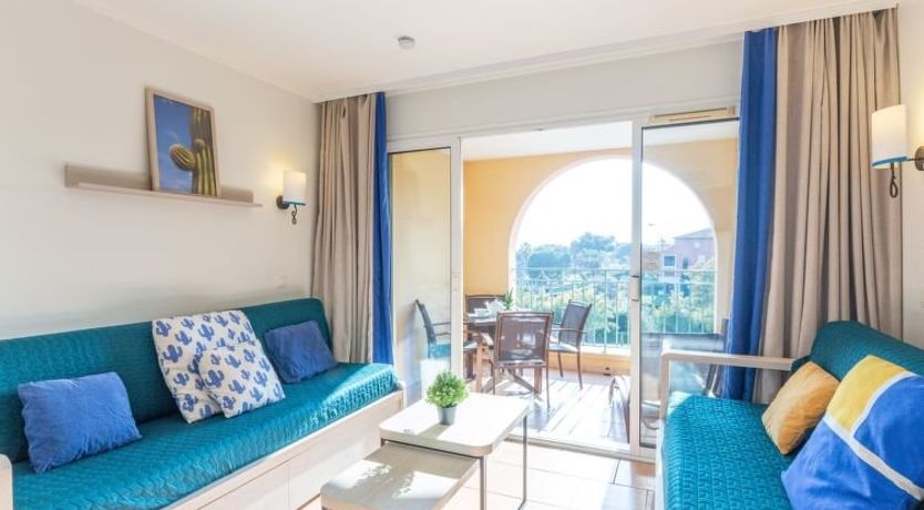 Photo of Les Calanques Spa Thalassothérapie Apartment 5