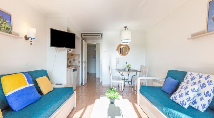 Photo of Les Calanques Spa Thalassothérapie Apartment 5