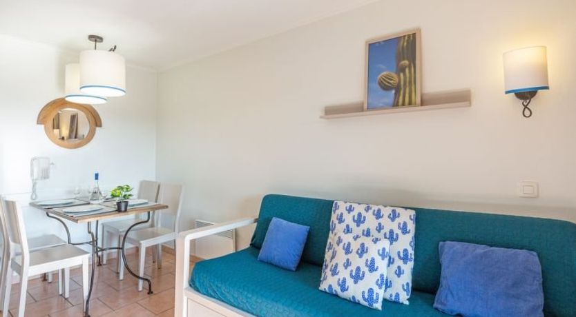 Photo of Les Calanques Spa Thalassothérapie Apartment 5