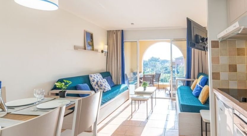 Photo of Les Calanques Spa Thalassothérapie Apartment 5