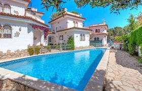 Estrella Villa