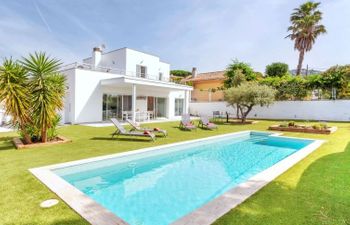 Almendro Holiday Home