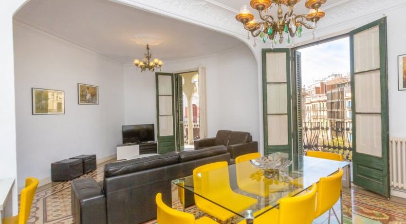 Photo of Eix.Dret:Roger de LLuria/Valencia