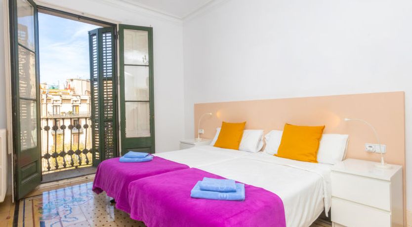 Photo of Eix.Dret:Roger de LLuria/Valencia