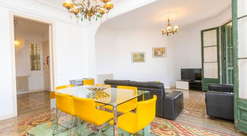 Photo of Eix.Dret:Roger de LLuria/Valencia