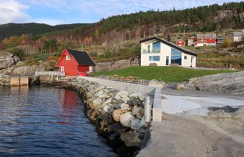 Svortevik Holiday Home