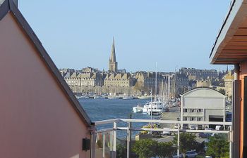 Les Allées du Port Apartment