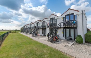 Luna with parking and shared pool Apartment 2 Holiday Home