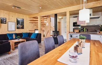 mit 4 Schlafzimmern für bis zu 8 P. Holiday Home