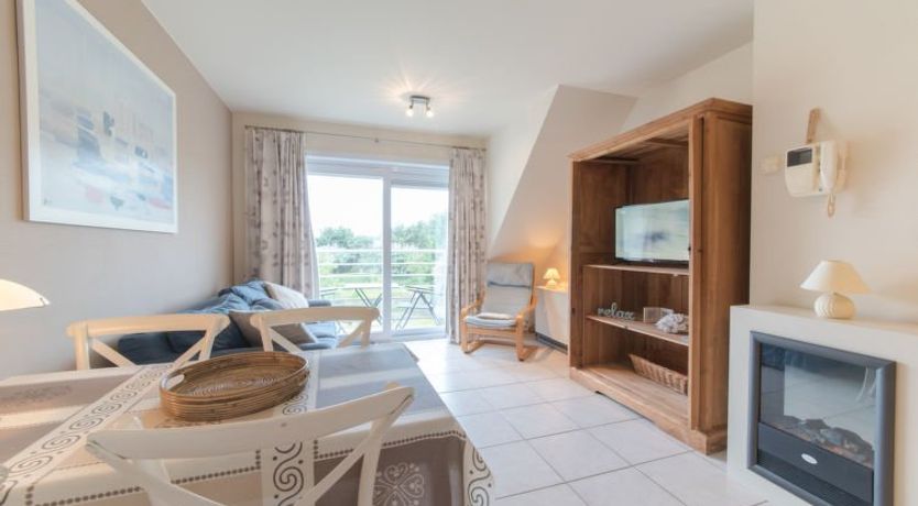 Photo of Zeeflat with parking and shared pool Apartment 2