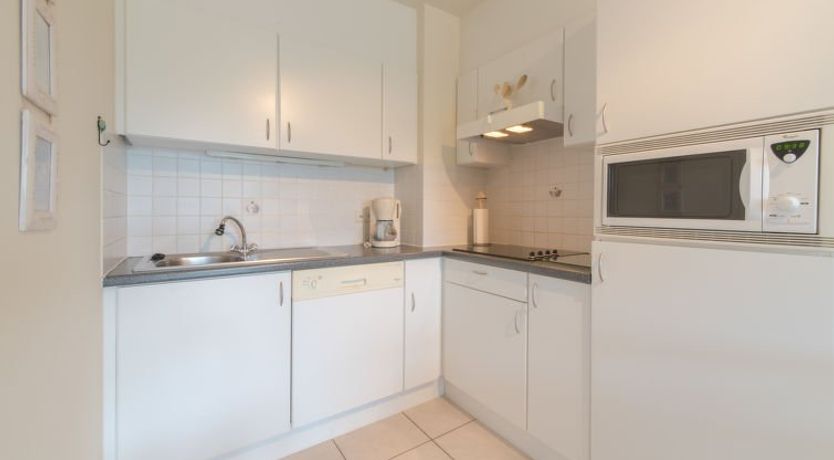 Photo of Zeeflat with parking and shared pool Apartment 2