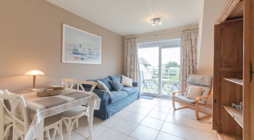 Photo of Zeeflat with parking and shared pool Apartment 2