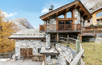 Arosa Holiday Home