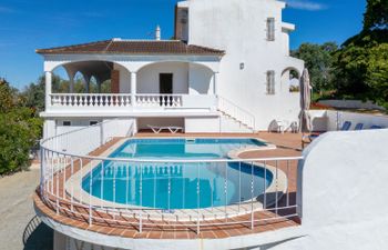 Neves I Holiday Home