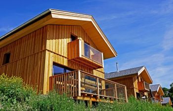 mit 4 Schlafzimmern für bis zu 10 P. Holiday Home 2 Holiday Home