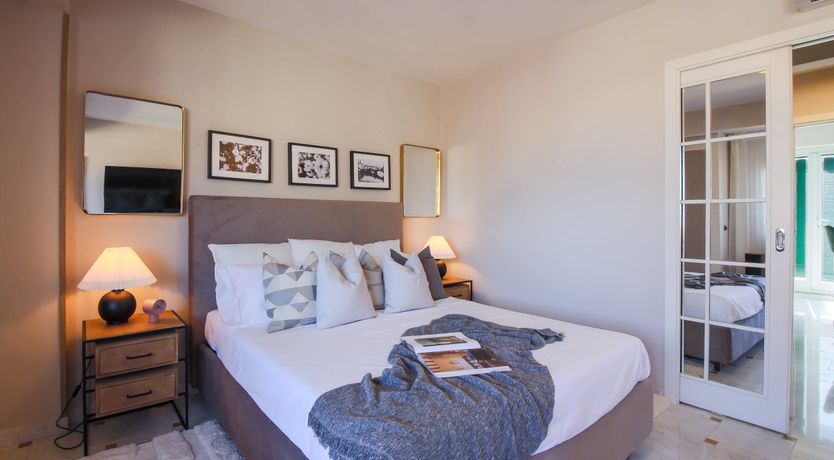 Photo of Aria to a Bird