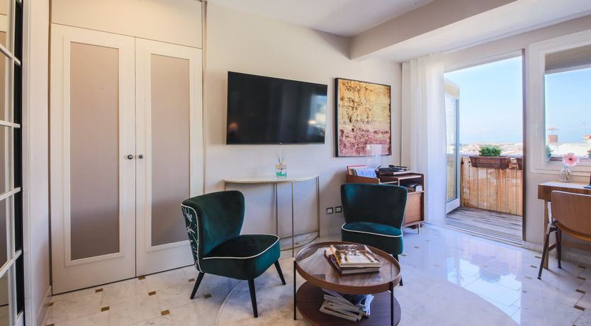 Photo of Aria to a Bird