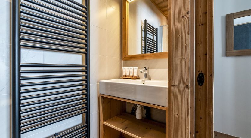 Photo of Between the Slopes