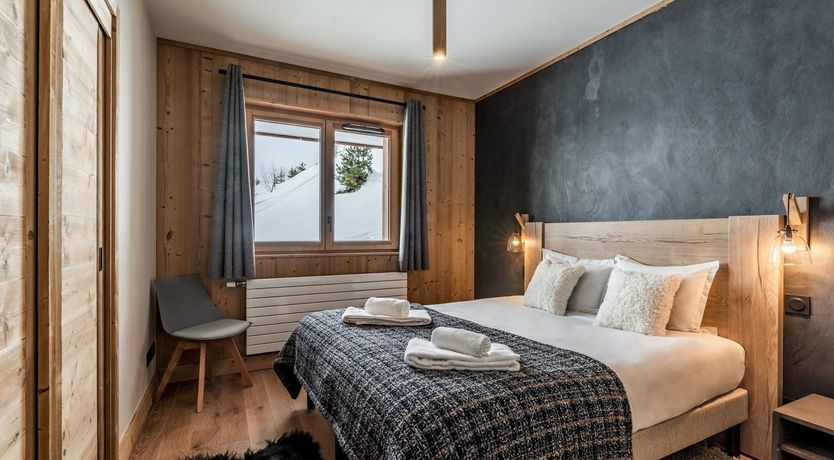 Photo of Between the Slopes