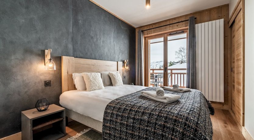 Photo of Between the Slopes