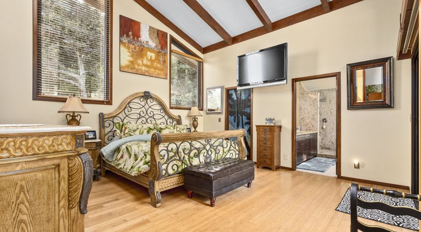 Photo of Redwood & Palm