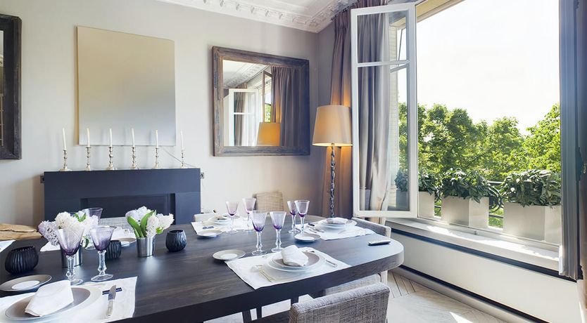 Photo of Eiffel Gazing