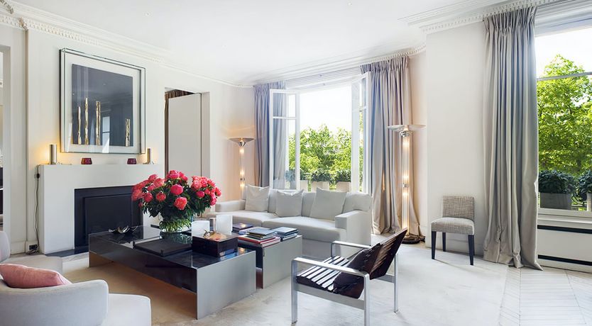 Photo of Eiffel Gazing