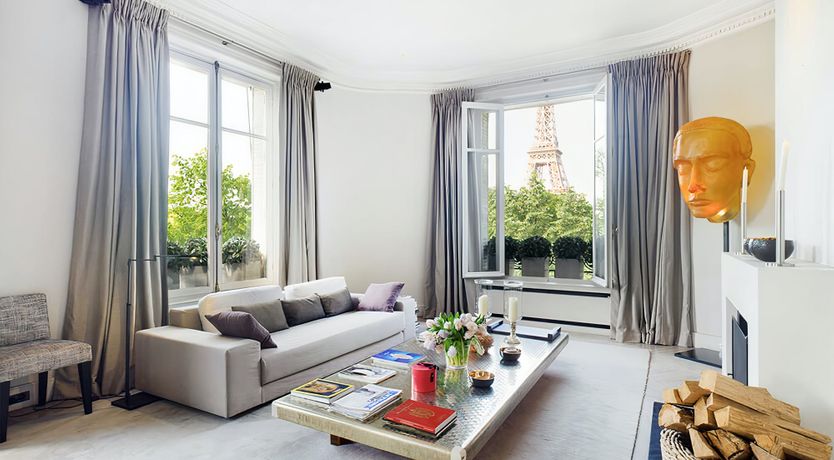 Photo of Eiffel Gazing