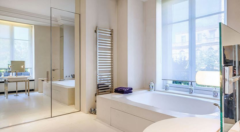 Photo of Eiffel Gazing