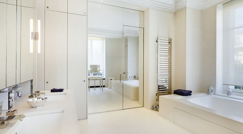 Photo of Eiffel Gazing