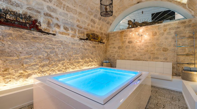 Photo of Luna Mezzo Mare