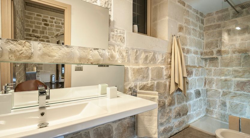 Photo of Luna Mezzo Mare