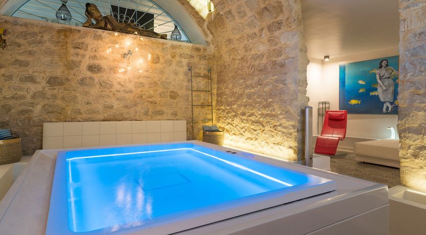 Photo of Luna Mezzo Mare