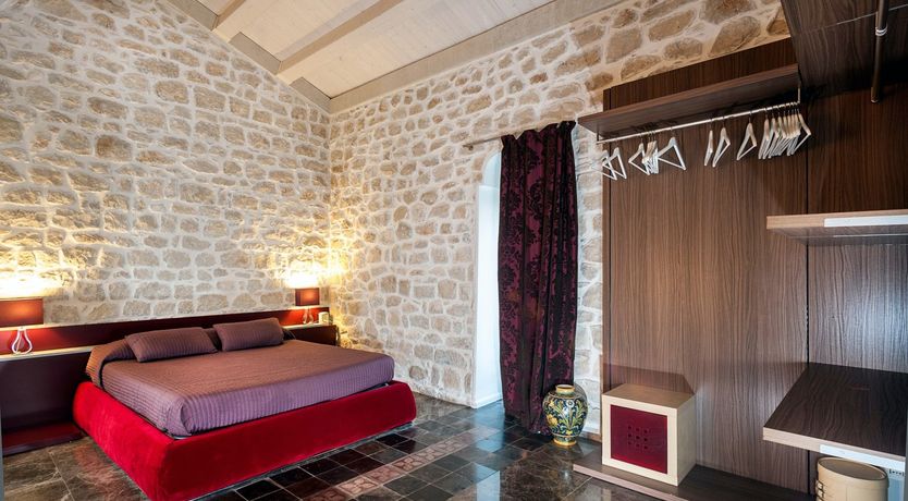 Photo of Luna Mezzo Mare