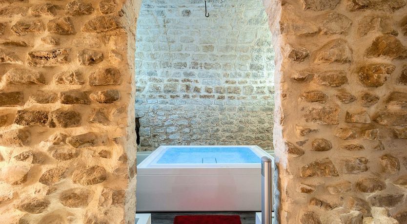 Photo of Luna Mezzo Mare