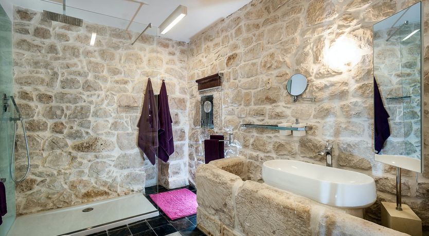 Photo of Luna Mezzo Mare