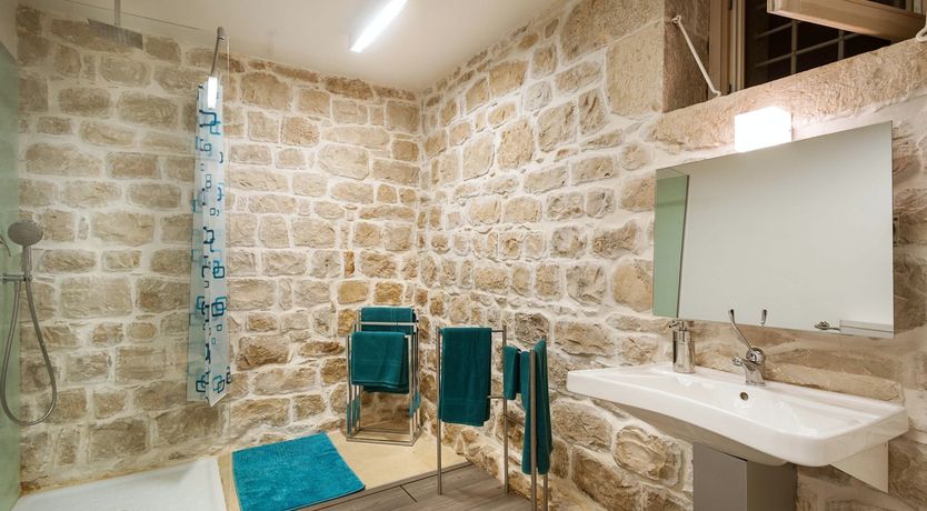 Photo of Luna Mezzo Mare