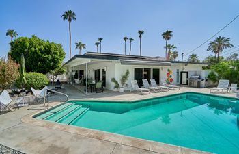 Midcentury Dreamin' Holiday Home