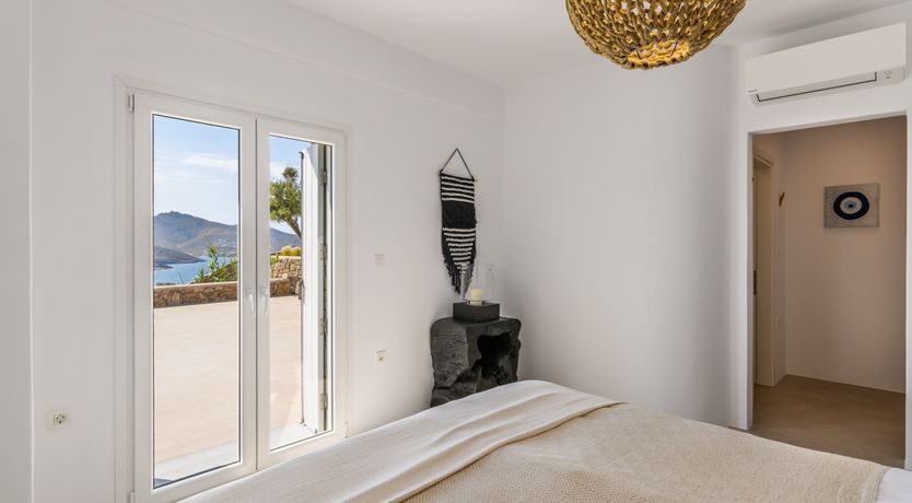 Photo of White Cube Blue