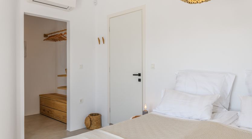 Photo of White Cube Blue