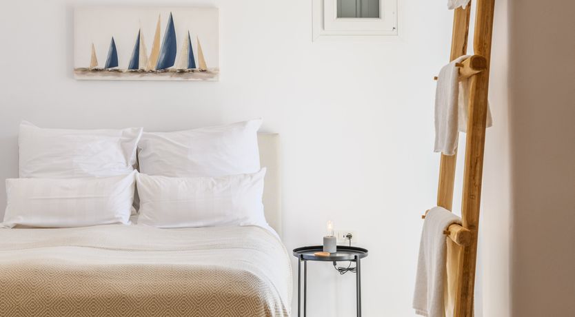 Photo of White Cube Blue