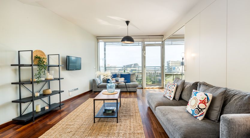 Photo of Easy on the Skyline