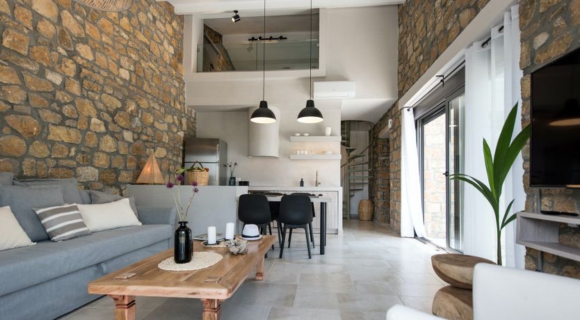 Photo of Olive & Earth